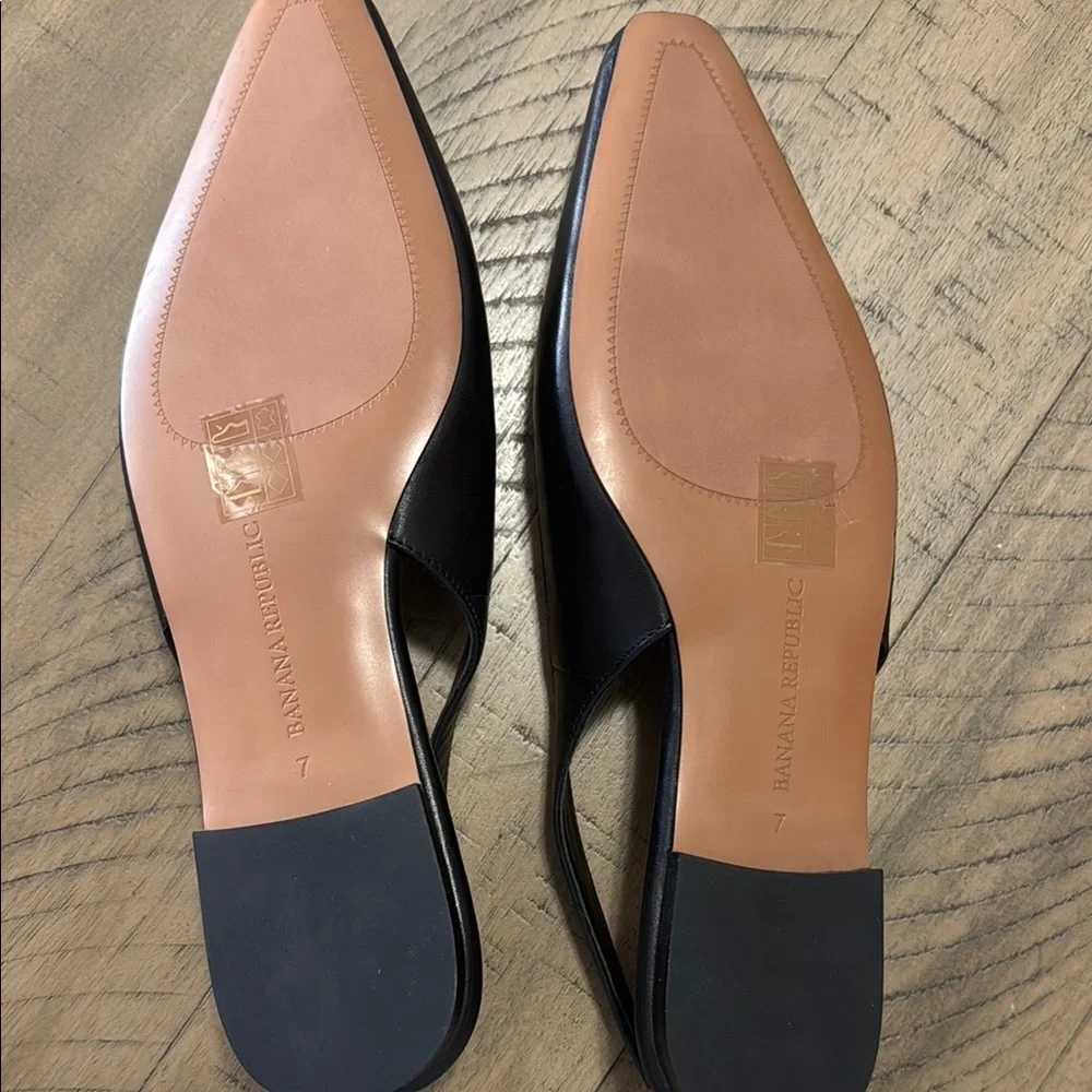 NWOT - Banana Republic Black Women's Shoes - Picture 2 of 2
